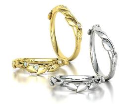 Sukraunamas žiedas su vestuvine juostele